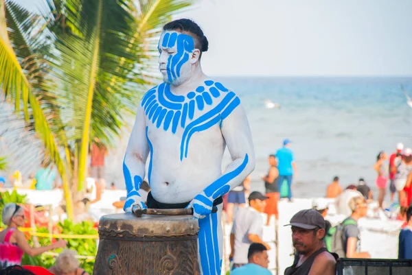 Playa Del Carmen Quinana Roo Mexico 2018年3月 マヤ族の伝統衣装を着たダンサーの儀式 — ストック写真