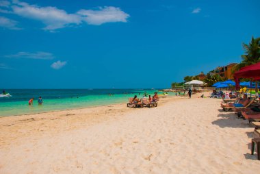MEXICO, CANCUN - Mart 2018: Egzotik Cennet. Tropik tatil köyü. Karayip Denizi, Cancun. Karayipler 'de tropikal Meksika plajı