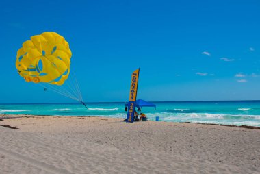 MEXICO, CANCUN - Mart 2018: Egzotik Cennet. Tropik tatil köyü. Karayip Denizi, Cancun. Karayipler 'de tropikal Meksika plajı