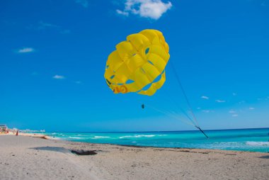 MEXICO, CANCUN - Mart 2018: Egzotik Cennet. Tropik tatil köyü. Karayip Denizi, Cancun. Karayipler 'de tropikal Meksika plajı