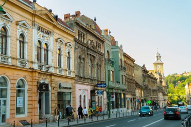 BRASOV, TRANSYLVANIA, ROMANIA - AĞUSTOS 2019: Romanya 'nın Brasov kenti. Brasov Romanya 'nın Transilvanya bölgesinde oturuyor.