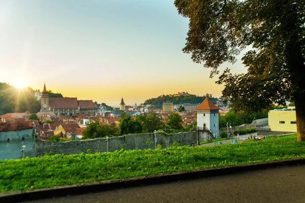 Brasov Transylwania Europa Piękna Rumunia Piękny Krajobraz Miasta Wieczorem Panorama — Zdjęcie stockowe