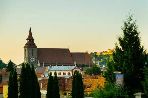 Brasov Roménia Igreja Negra Com Fundo Céu Azul Com Nuvens — Fotografia de Stock
