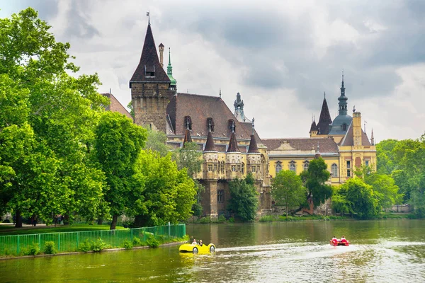 Budapest Hungria Maio 2019 Famosa Atração Turística Castelo Vajdahunyad Também — Fotografia de Stock