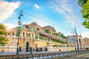 Varkert Çarşısı ve Budapeşte, Macaristan, Avrupa 'daki Kraliyet Sarayı bahçe köşkü.