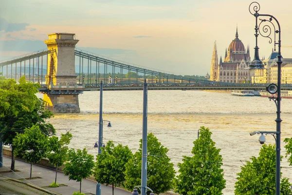 Budapest Ungern Europa Vackert Landskap Parlamentsbyggnaden Motorvägsbron Och Donau Utsikt — Stockfoto