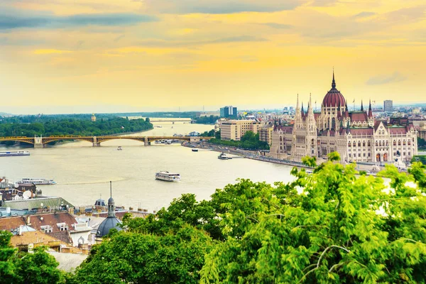 Budapest Hongarije Mei 2019 Prachtig Landschap Aan Het Parlementsgebouw Brug — Stockfoto