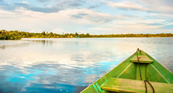Традиционная Деревянная Лодка Плавает Реке Амазонки Джунглях Amazon River Manaus — стоковое фото