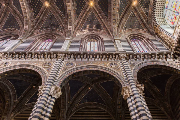 Interior de la Catedral de Siena en Toscana Italia —  Fotos de Stock