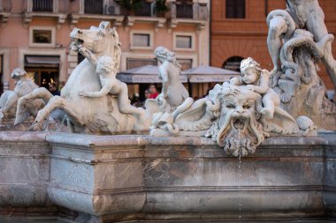 Roma 'daki Navona meydanında Neptün Çeşmesi