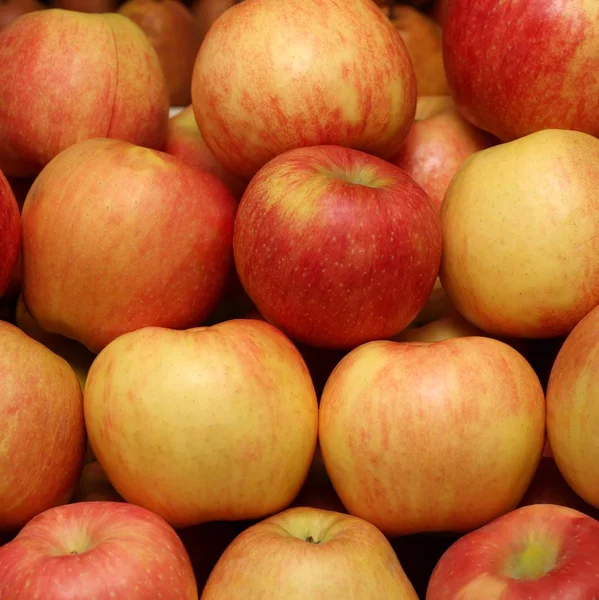 Kırmızı elma üstünde belgili tanımlık sayaç.