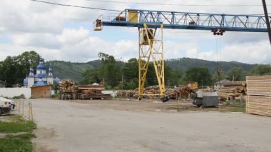 Kereste fabrikası. Vinç ve panoları