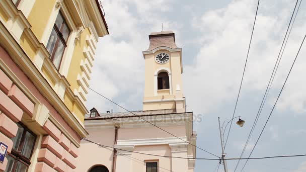 Zegar na wieży na Ukraineclock Kościoła, Czerniowce, na wieży Kościoła, Czerniowce, Ukraina — Wideo stockowe