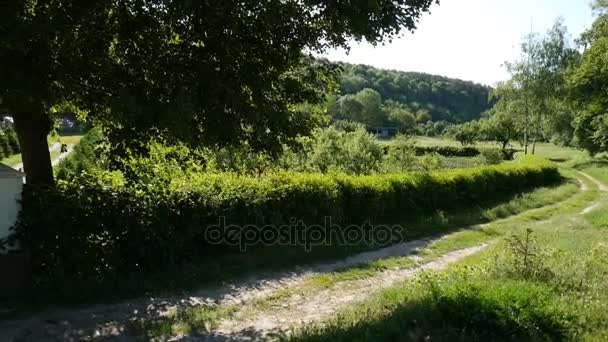 Aldeia. Estrada e casa. Panoram. . — Vídeo de Stock