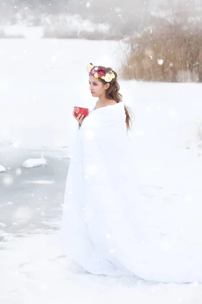 Mulher de primavera - menina bonita — Fotografia de Stock