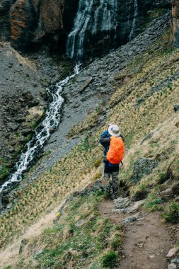 Şelalenin yakınındaki üst düzey Asya fiyatı