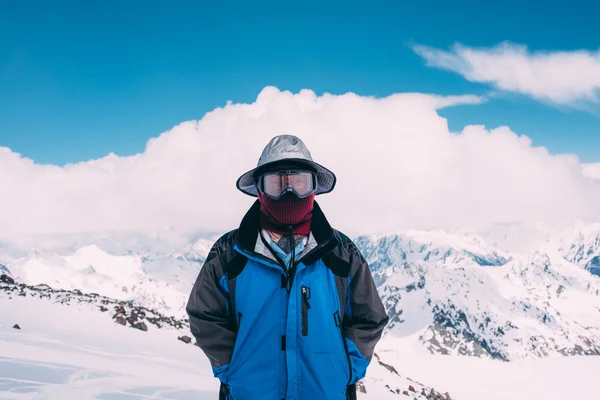 Climber man in snowy caucasus mountains — Stock Photo, Image