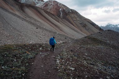 uzun yürüyüşe çıkan kimse kadın Dağları