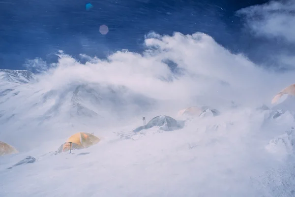 Tält i höga berg — Stockfoto
