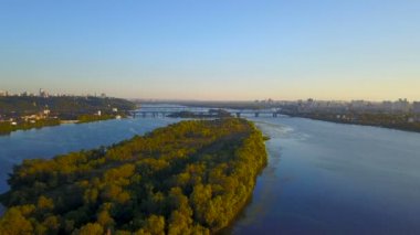 Velykyy Pivdennyy, havadan görünümü Dnipro Nehri'nin, doğanın Kiev Hills, Ukrayna Hava görünümünü ada