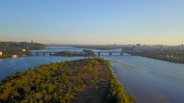 Velykyy Pivdennyy, havadan görünümü Dnipro Nehri'nin, doğanın Kiev Hills, Ukrayna Hava görünümünü ada