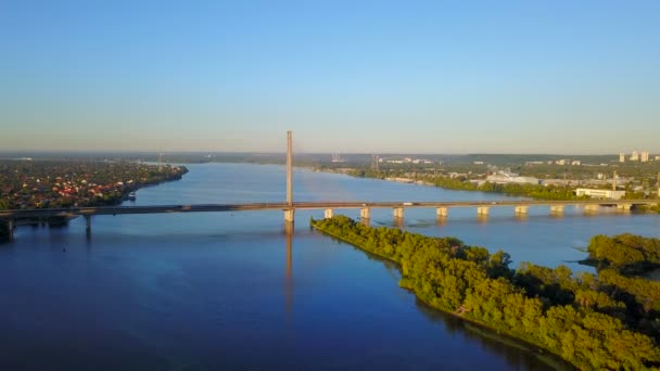 Widok Lotu Ptaka South Bridge Kijowie Ukraina Samochodów Podczas Sunrise — Wideo stockowe