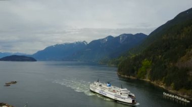 10/05/2017 - M.ö. feribotlar feribot okyanusta hareketli güzel havadan görünümü. Horseshoe Bay, Amerika Birleşik Devletleri