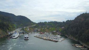 Seaside yat, feribot ve tekne Horseshoe Bay, Kanada ile güzel havadan görünümü