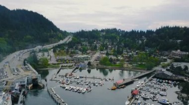 Seaside yat, feribot ve tekne Horseshoe Bay, Kanada ile güzel havadan görünümü