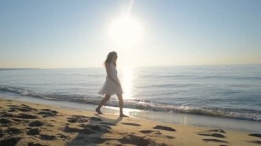 sunset Beach genç güzel kadın