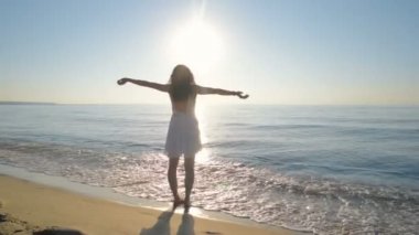 sunset Beach genç güzel kadın