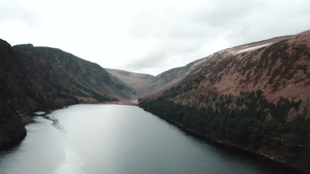 Αεροφωτογραφία Του Όμορφη Λίμνη Glendalough Στα Βουνά Wicklow Ιρλανδία — Αρχείο Βίντεο