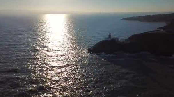 Vista Aérea Belo Farol Penhasco Howth Irlanda — Vídeo de Stock