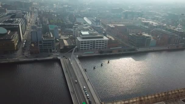 ダブリン アイルランドのサミュエル ベケット橋の空撮 — ストック動画