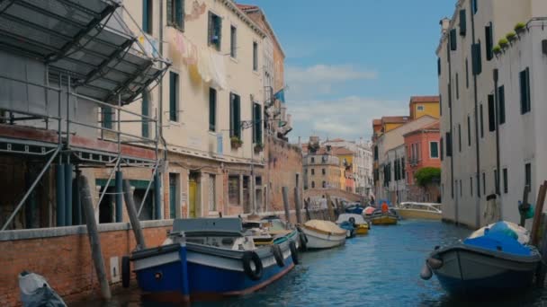 Prachtig Uitzicht Gracht Met Boten Gebouwen Venetië Italië — Stockvideo