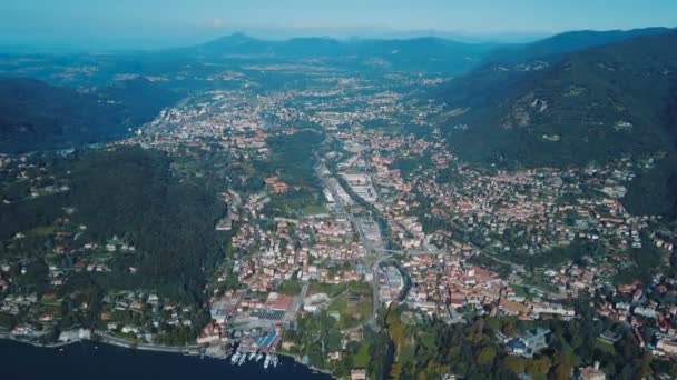 Vista Aérea Lago Com Com Cidade Como Itália — Vídeo de Stock