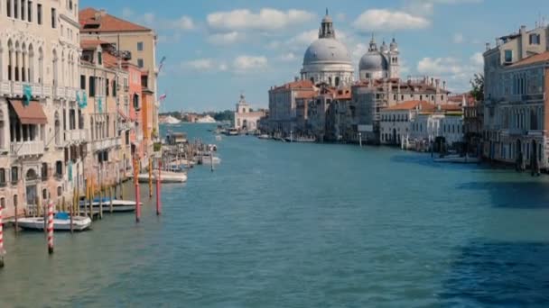 Hermosa Vista Del Gran Canal Con Barcos Edificios Venecia Italia — Vídeo de stock