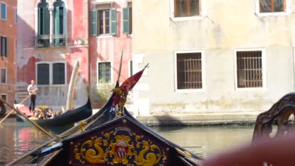 Venecia Italia Góndola Moviéndose Través Los Canales — Vídeos de Stock