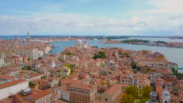 イタリア ヴェネツィアの市内中心部の空中映像 — ストック動画