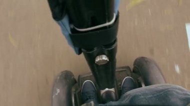 Parkta bir Segway kişini