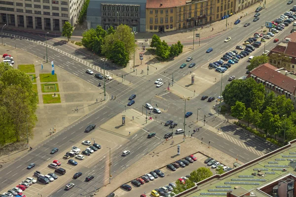 Berlin CIT bir sokakta yol Junction otomobillerin havadan görünümü
