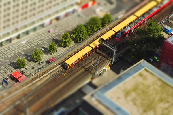 Vista aérea de las vías S-Bahn tren rápido y tren tranvía en t —  Fotos de Stock
