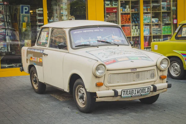 Trabi Müzesi 'nde eski Trabant arabaları