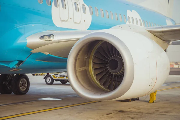 Vista de cerca del motor de turbina de avión — Foto de Stock