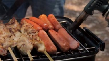 Barbekü Şaşlık ve sıcak ızgara yemek hotdog