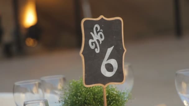 Černé svatební číslovány stolní stojany s číslem 6