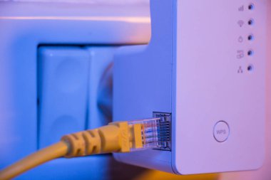 Wi-Fi Extender cihazına Ethernet kablosu takın