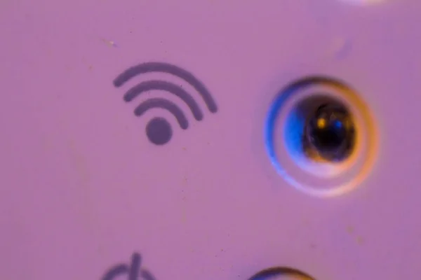 Macro primer plano en el estado de conexión de señal de símbolo WiFi llevó la luz — Foto de Stock