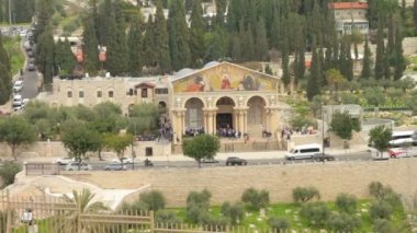 Tüm ulusların kilisesi ve Kudüs 'teki Olive Dağı' ndaki Gethsemane Bahçesi. Hıristiyanlık kutsal mekanlar. Turistler ziyarete geliyor. Düşük ihtimal.