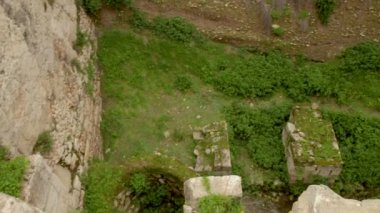Kudüs İsrail 'deki Bethesda harabeleri. Saint Anne Kilisesi yakınlarındaki eski şehrin Müslüman Mahallesi 'nde yer almaktadır. Sağa dönüyor.